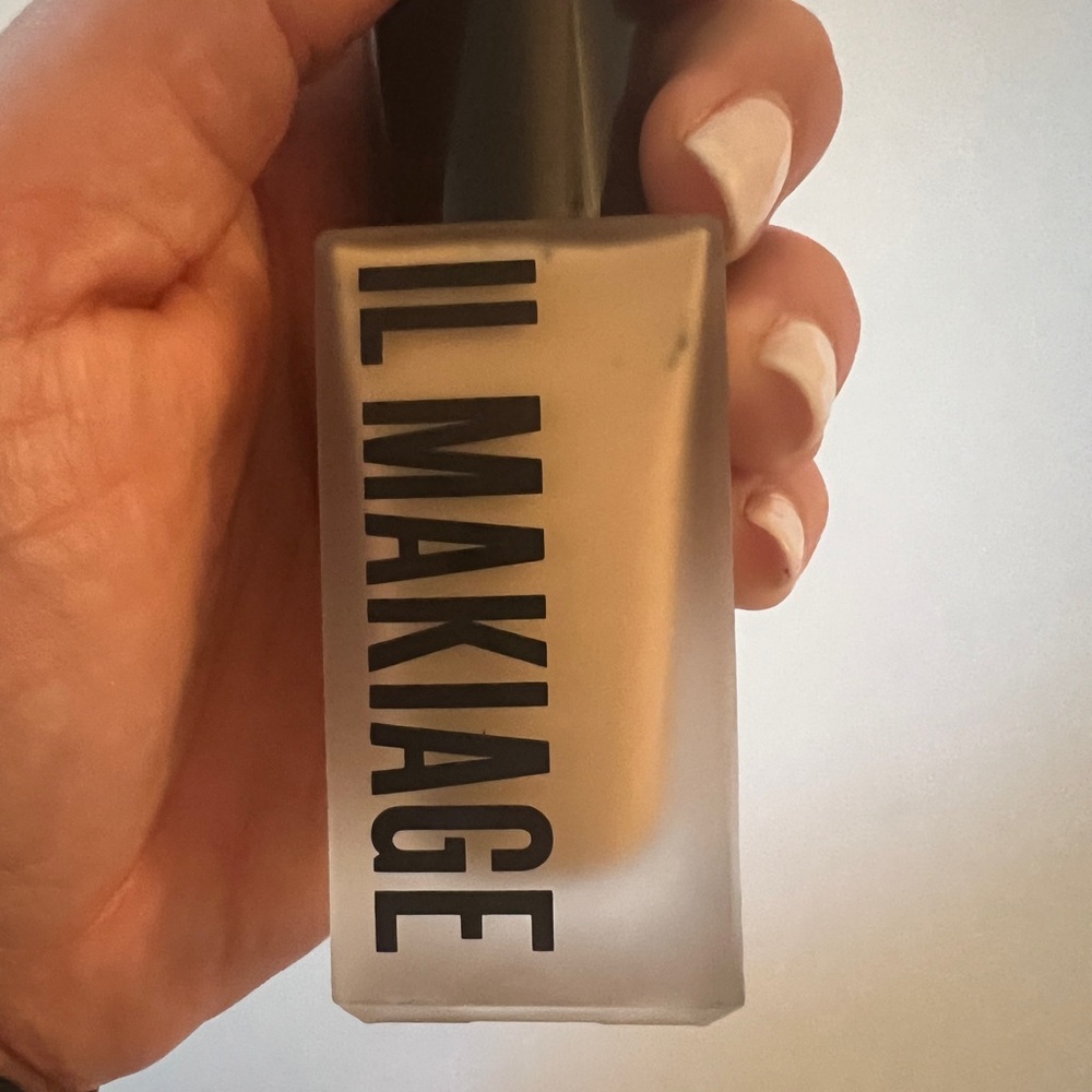 IL MAKIAGE I Woke Up Like This Foundation - shade 60. Never used.